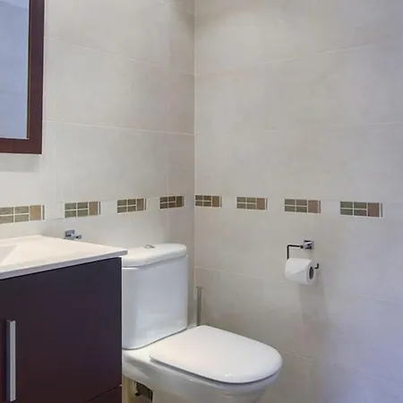 Beautiful, Very High Quality 2 Bed فوينخيرولا