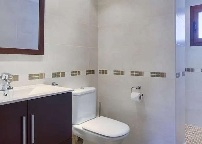 Beautiful, Very High Quality 2 Bed فوينخيرولا